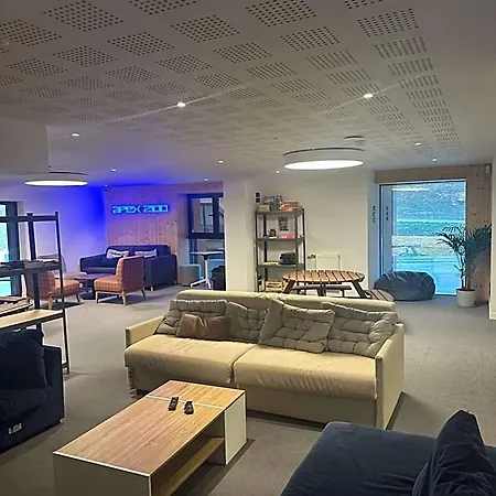 Apex2100 International Academy
